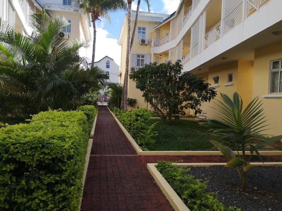 My Lil Place Unit In A Facing Complex Apartment Flic-en-Flacq